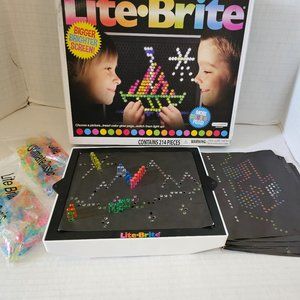 Hasbro Lite Brite 400 Glowing Pegs Brilliant Colors Bigger Brighter Screen